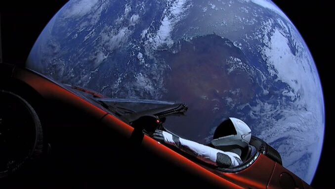 O Tesla que Elon Musk lançou ao espaço voou 377 milhões de quilômetros