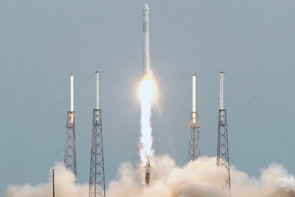 Foguete da SpaceX não retorna após missão pela primeira vez